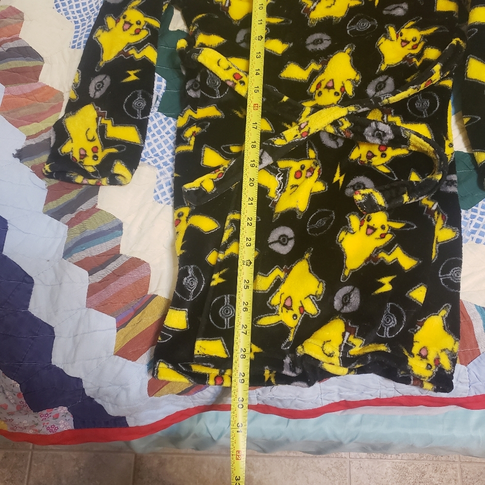 Pokemon Robe - Picture 2 of 6